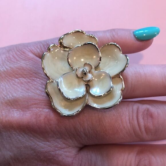 Flower necklace and ring set - Picture 4 of 8